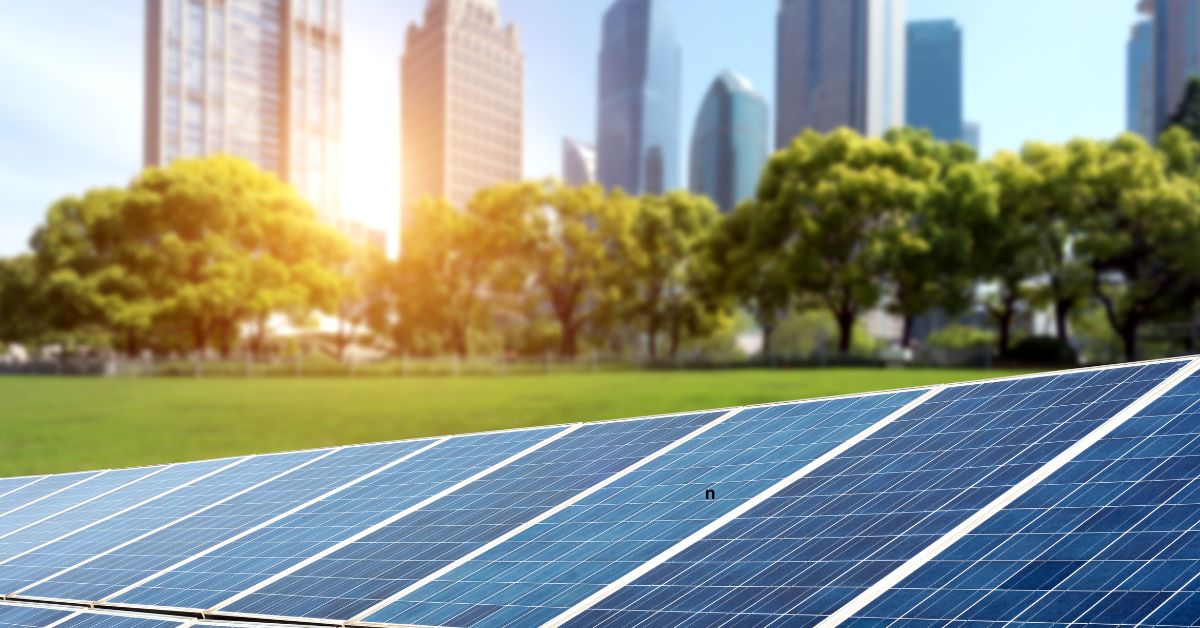 In 2025, solar panels dominate the foreground, efficiently capturing sunlight against a backdrop of New Jerseys skyline and lush green trees. The sun peeks between the skyscrapers, creating a bright and sustainable energy scene.